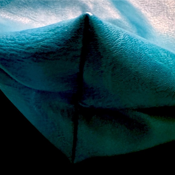 Turquoise Crossbody Soft Leather Purse/Bag. New Without tags - Picture 2 of 4